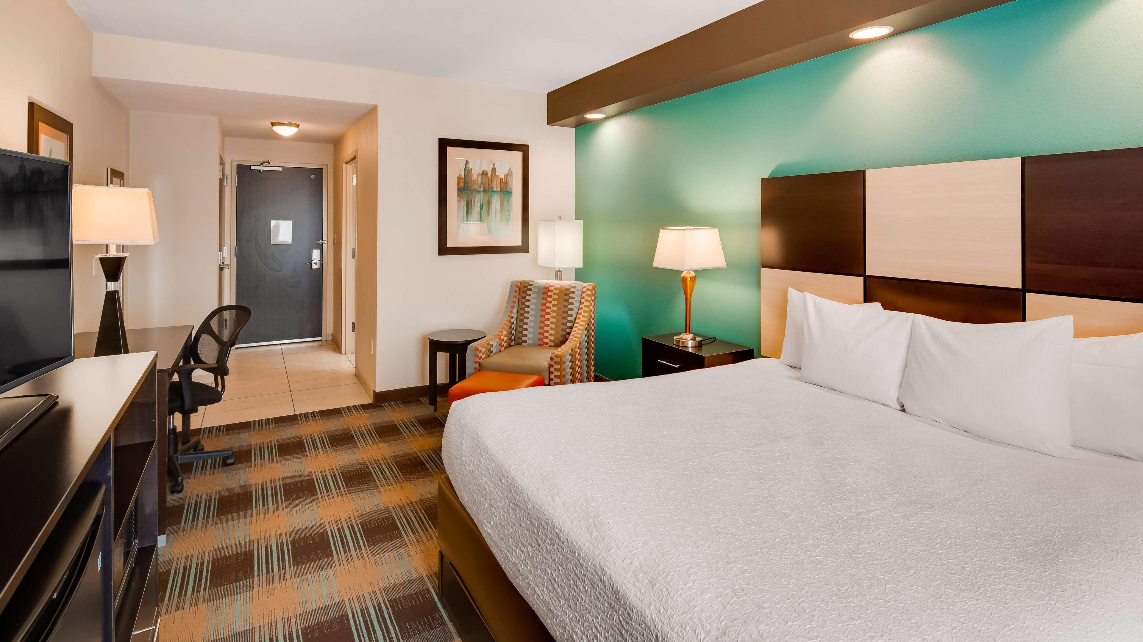 Best Western Plus Atrium Inn & Suites Clarksville Exterior photo