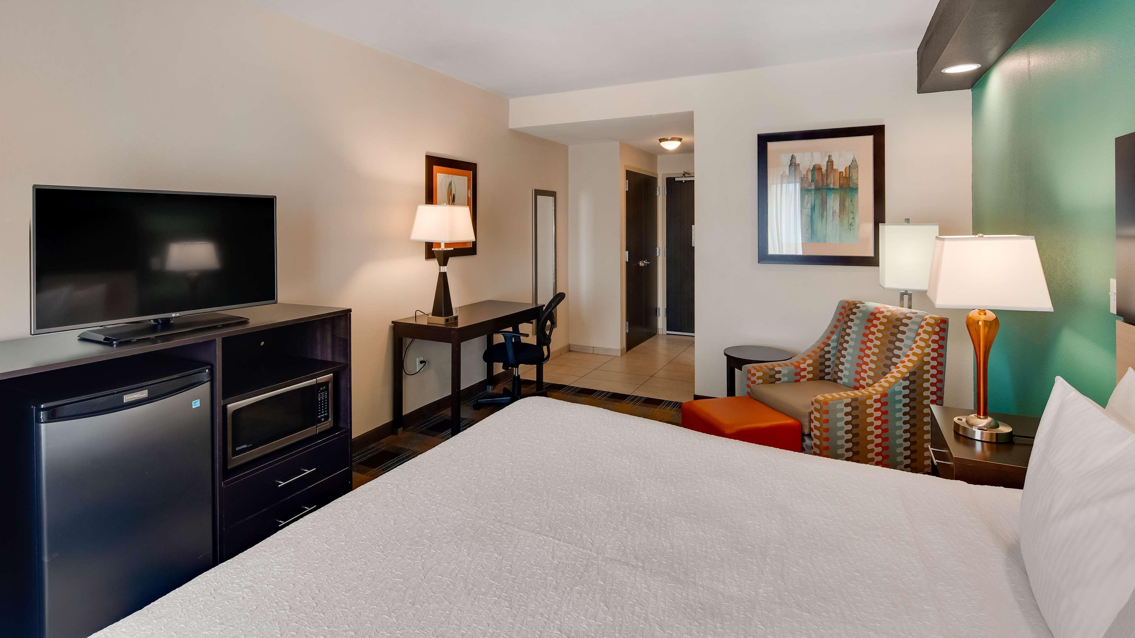 Best Western Plus Atrium Inn & Suites Clarksville Exterior photo