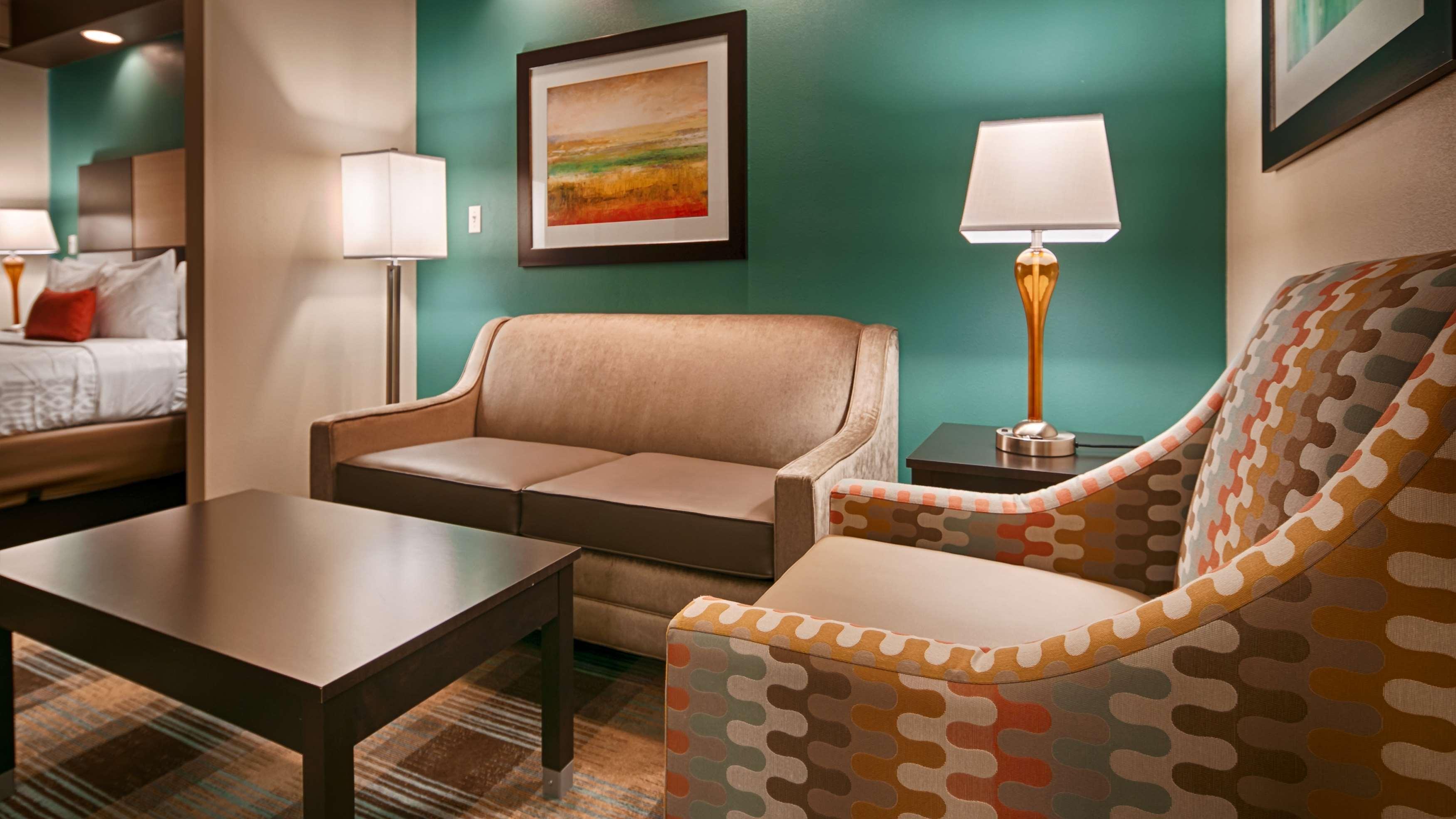 Best Western Plus Atrium Inn & Suites Clarksville Exterior photo