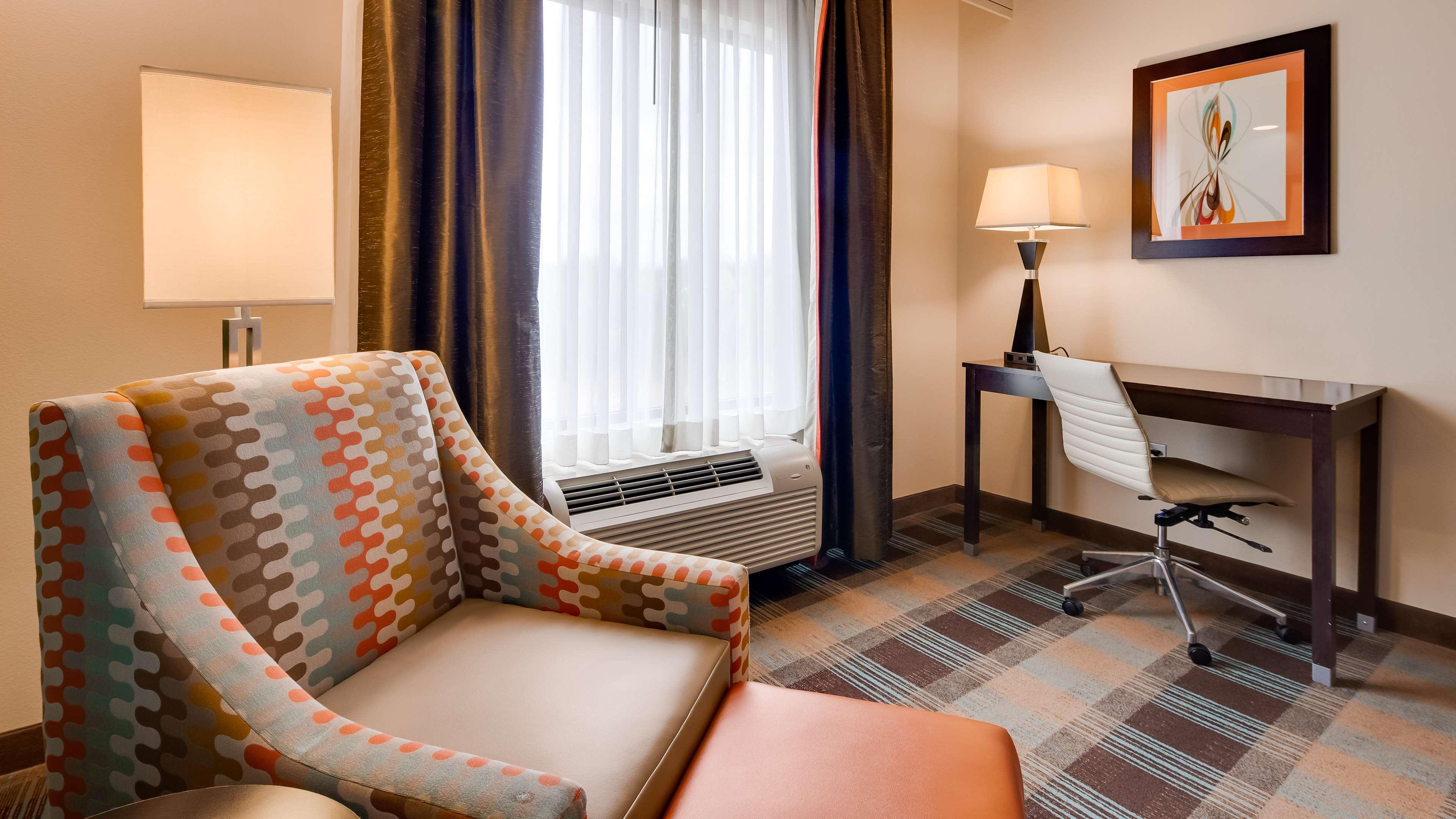 Best Western Plus Atrium Inn & Suites Clarksville Exterior photo