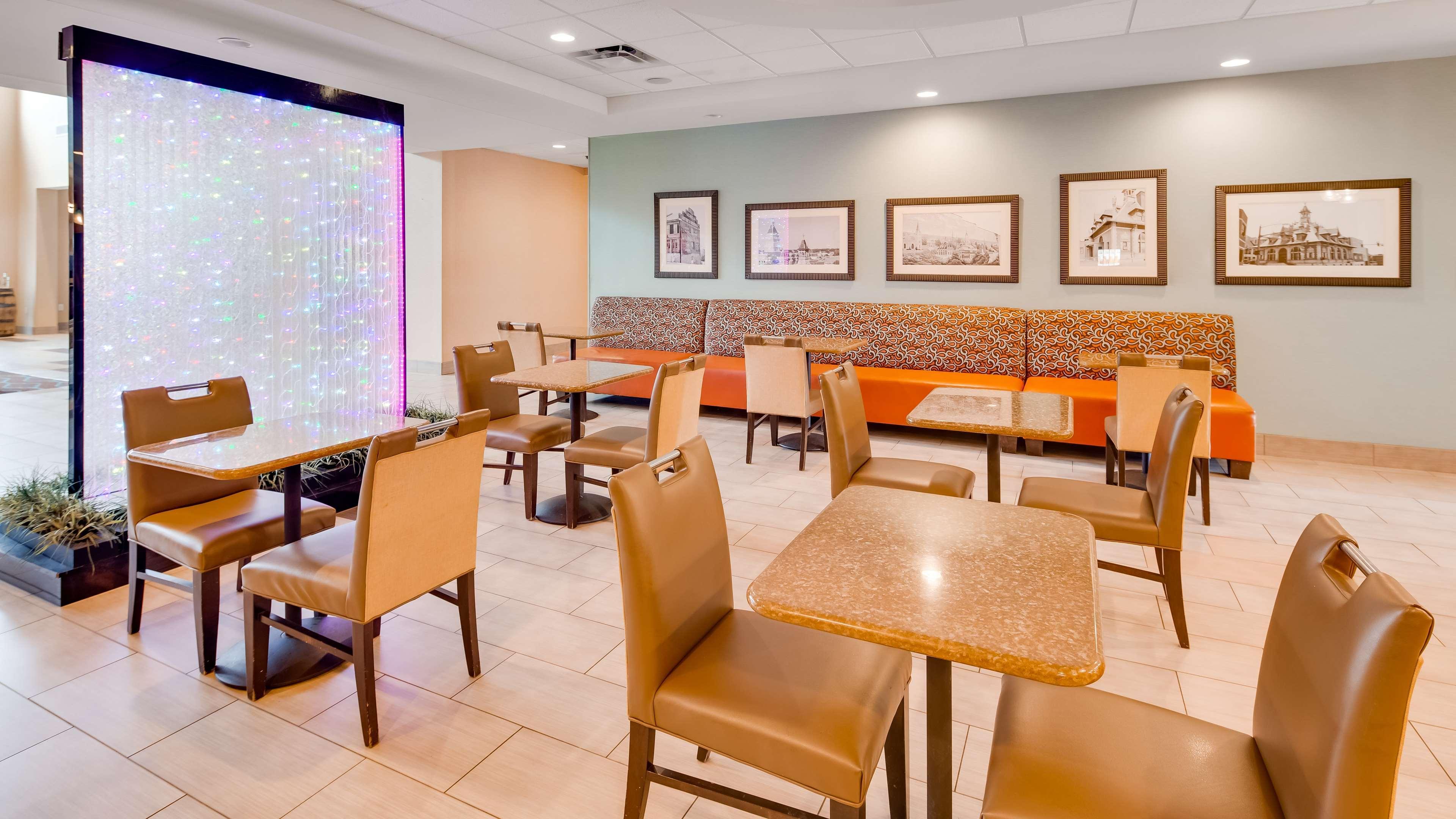 Best Western Plus Atrium Inn & Suites Clarksville Exterior photo