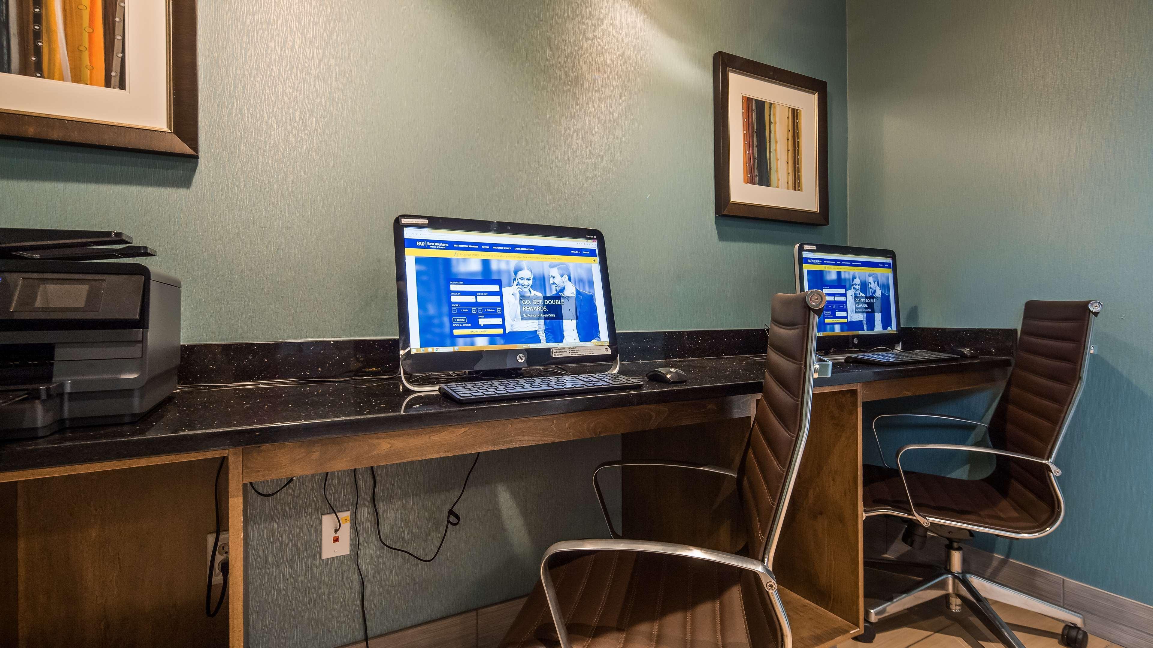 Best Western Plus Atrium Inn & Suites Clarksville Exterior photo