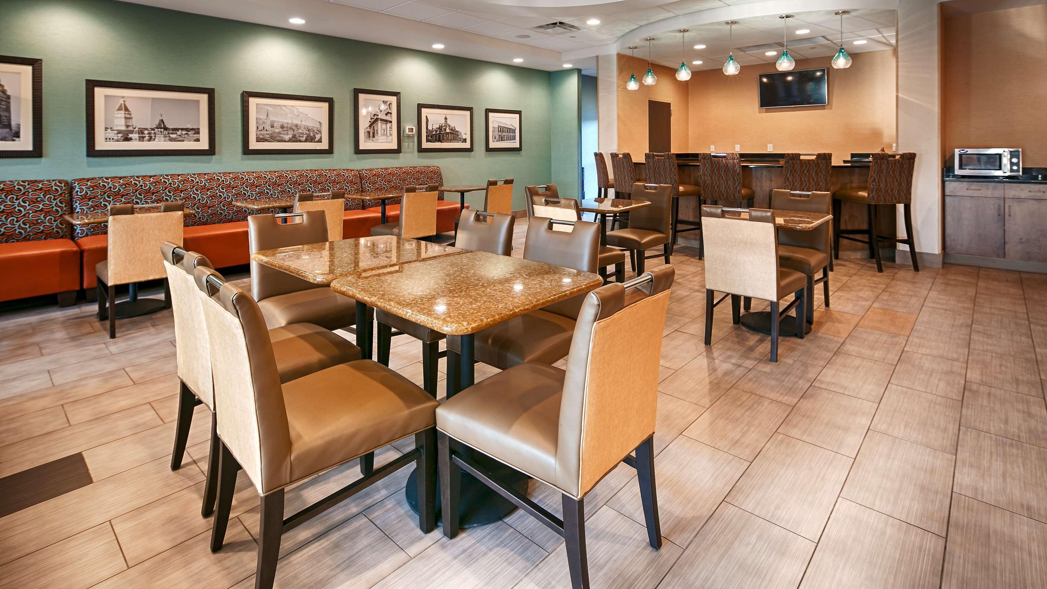 Best Western Plus Atrium Inn & Suites Clarksville Exterior photo