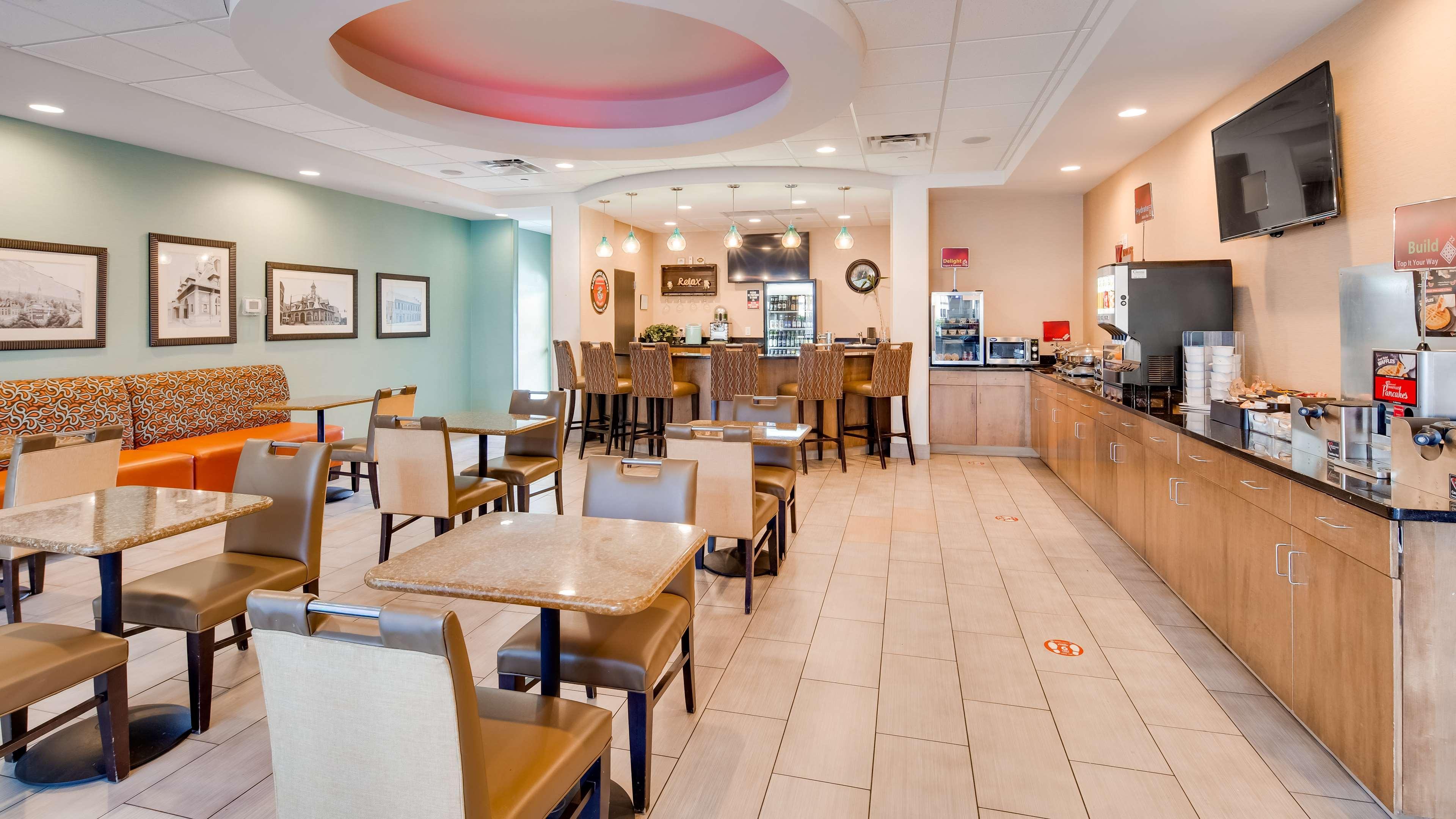 Best Western Plus Atrium Inn & Suites Clarksville Exterior photo