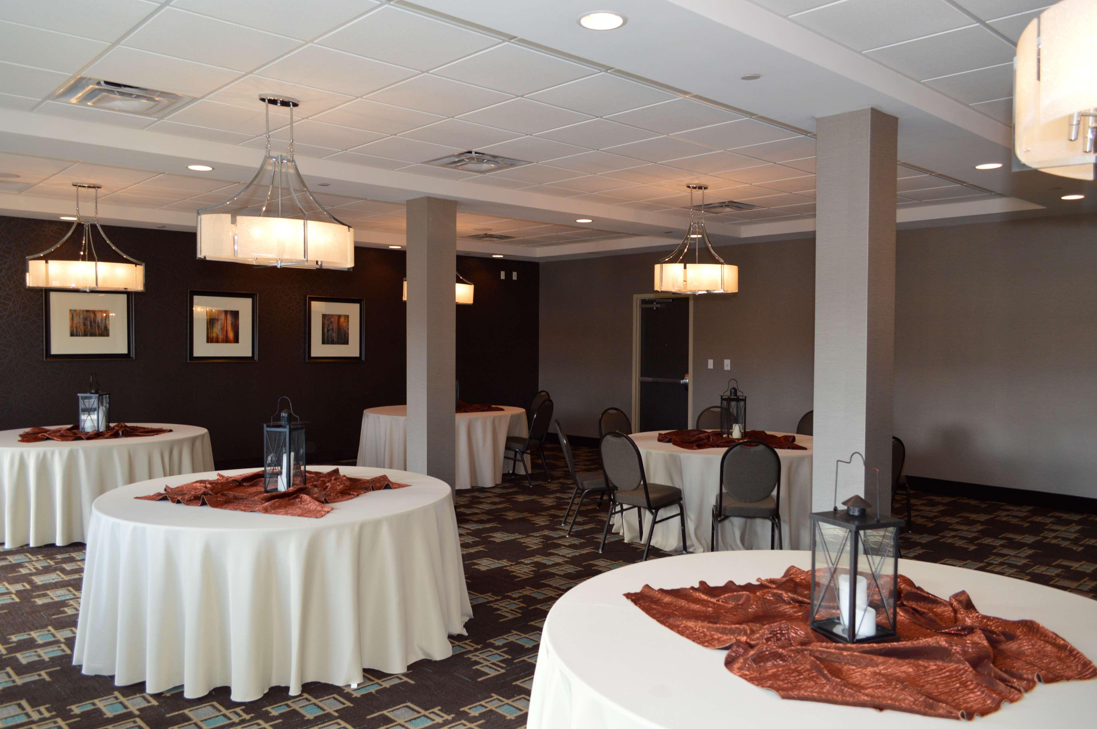 Best Western Plus Atrium Inn & Suites Clarksville Exterior photo