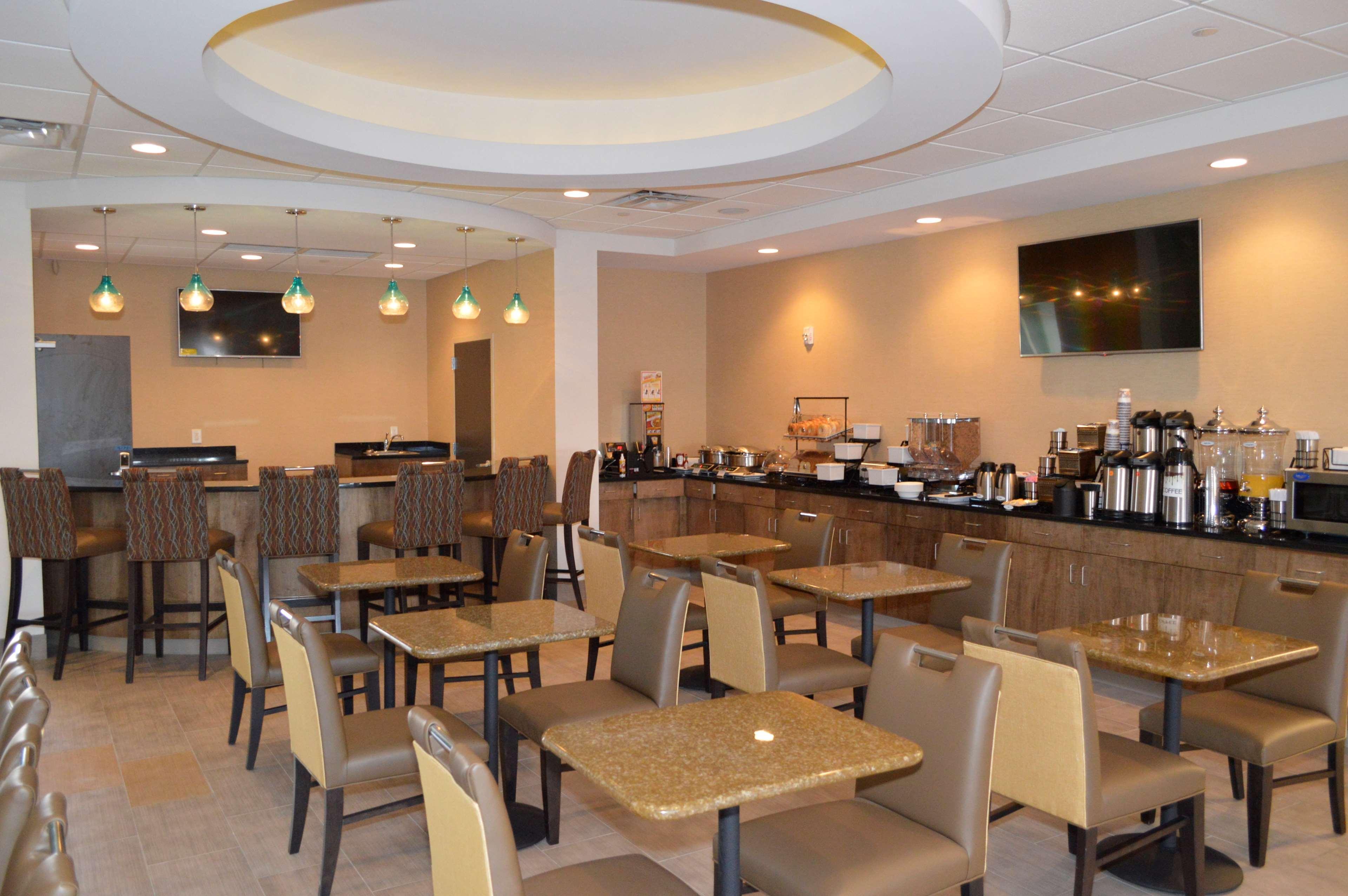 Best Western Plus Atrium Inn & Suites Clarksville Exterior photo